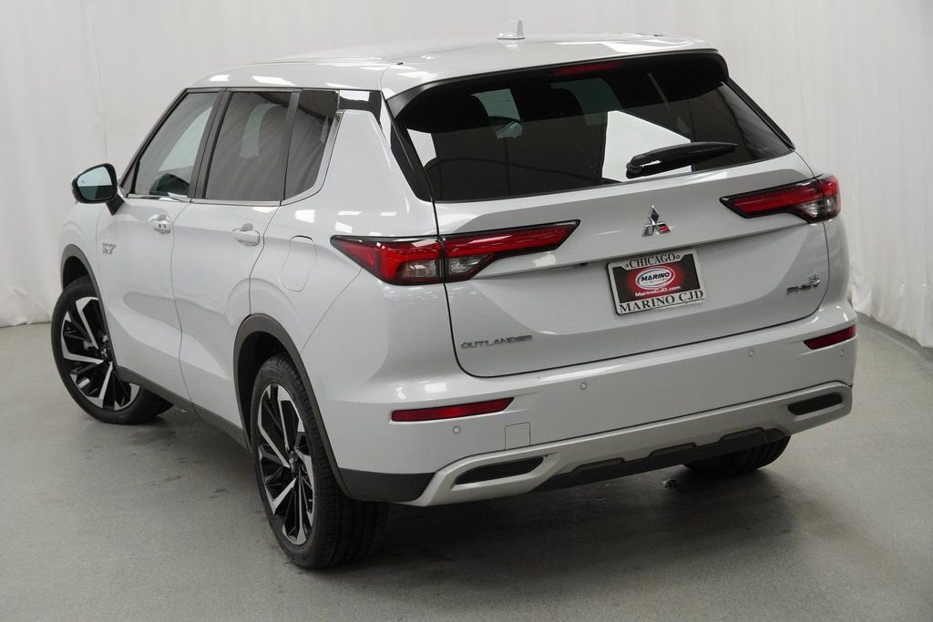 Used 2023 Mitsubishi Outlander SE image 15