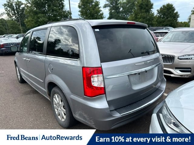 Used 2013 Chrysler Town & Country Touring FWD image 5