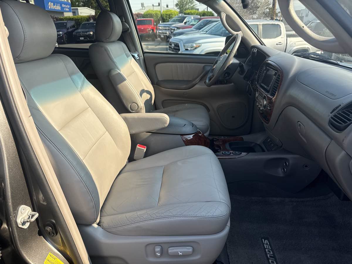 Used 2005 Toyota Sequoia Limited AWD/4WD image 23
