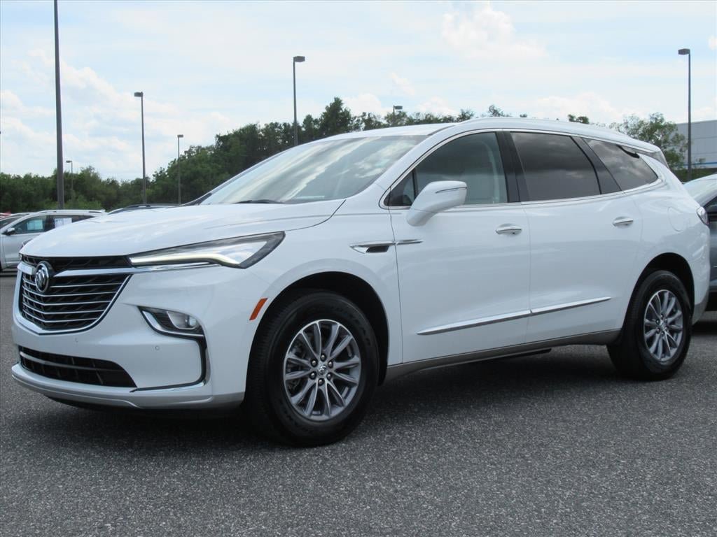 Used 2023 Buick Enclave Essence w/ Trailering Package, 5000 lbs. FWD image 3