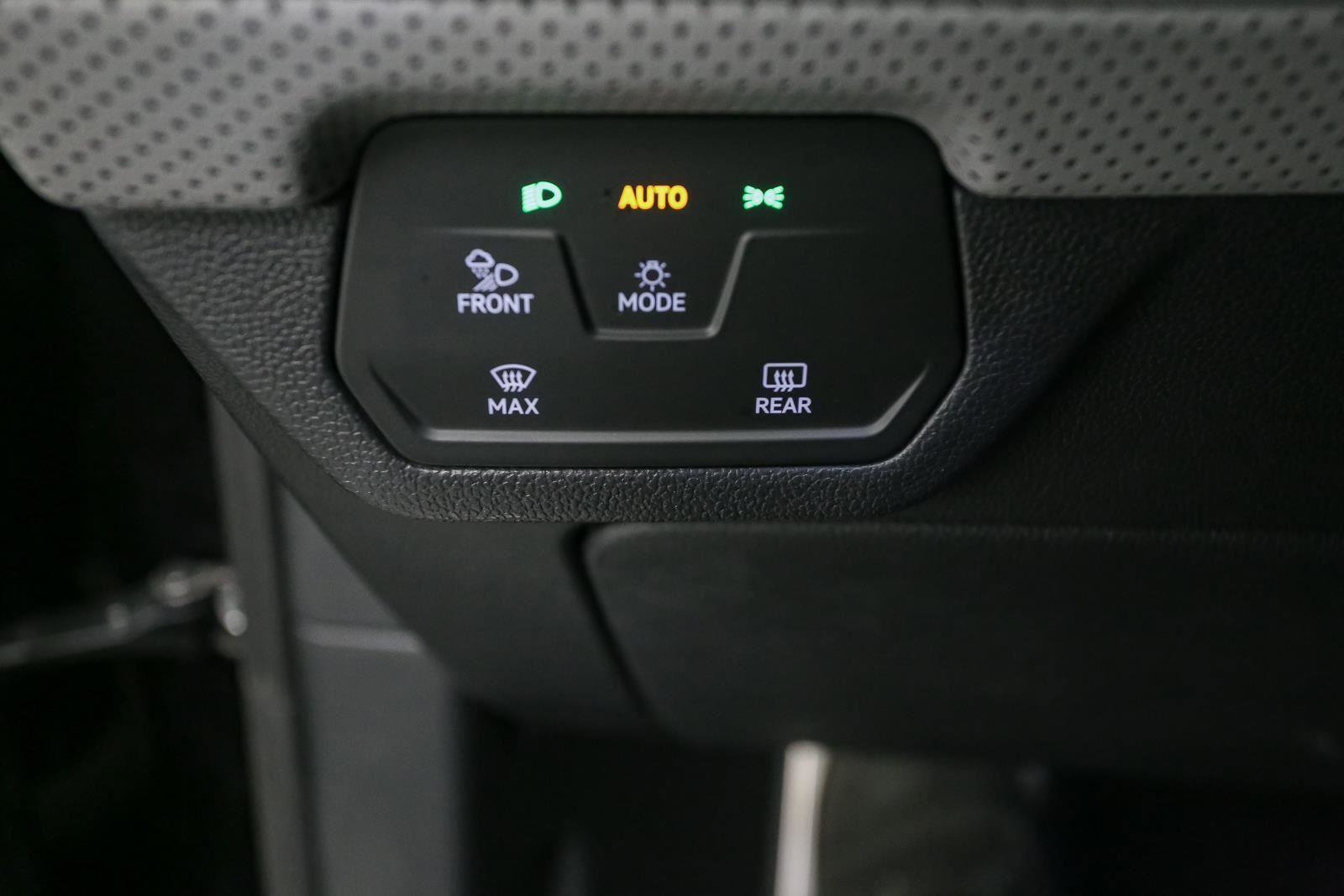 Certified 2025 Volkswagen Atlas Peak Edition SE AWD/4WD image 44