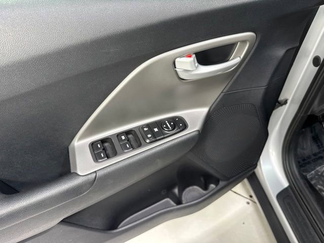 Used 2018 Kia Niro FE FWD image 9
