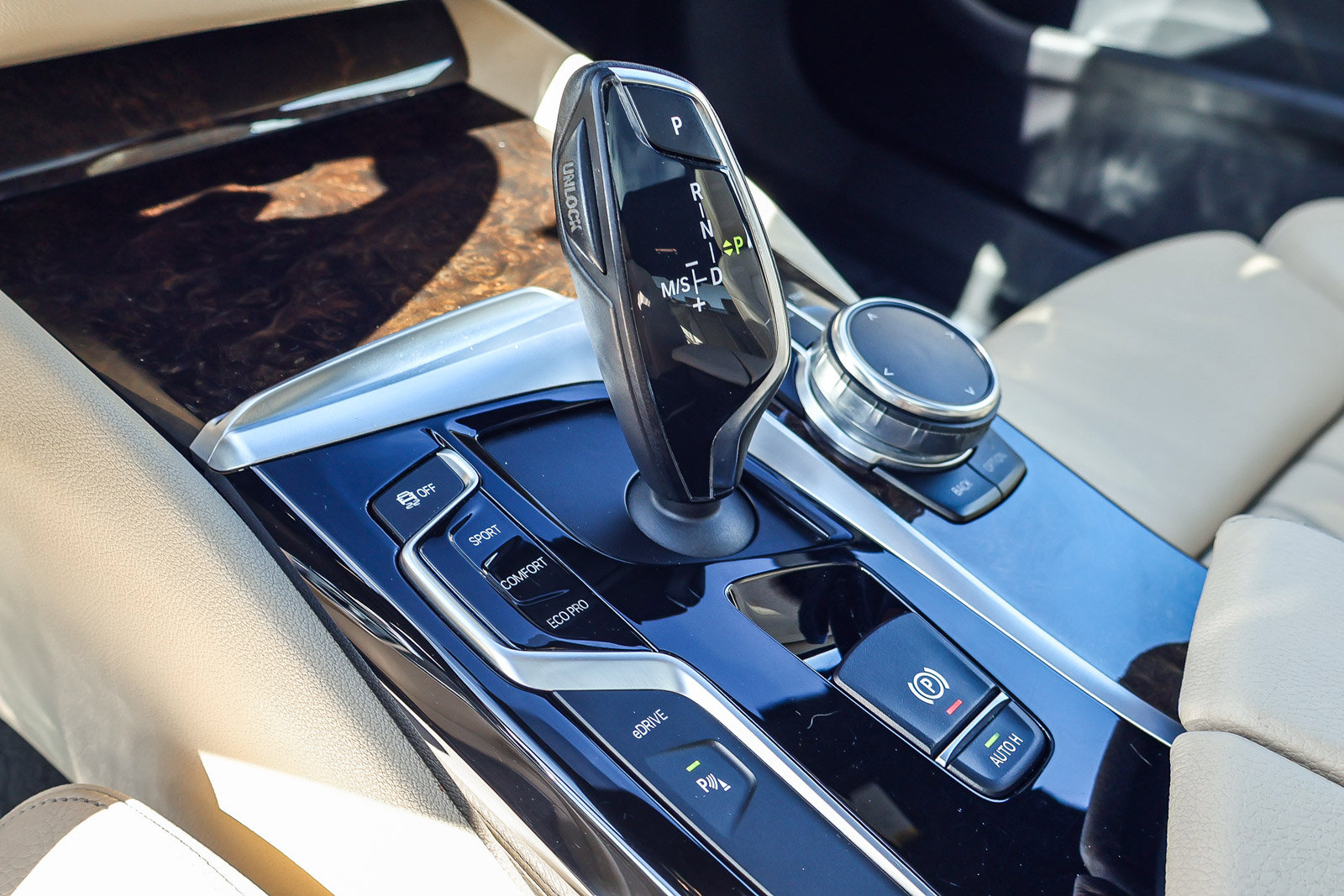 Used 2018 BMW 530e image 12