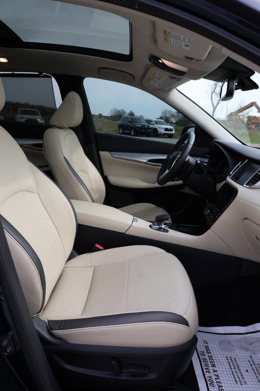 Used 2021 INFINITI QX50 Sensory w/ Accent Package image 15