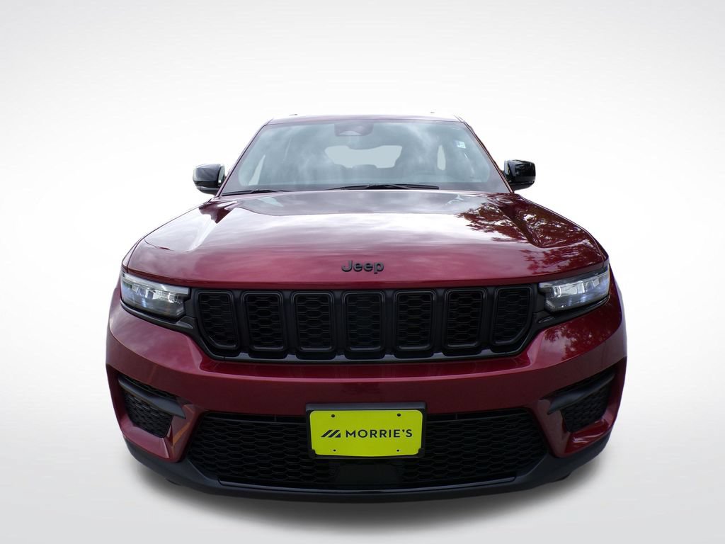 Used 2024 Jeep Grand Cherokee Altitude AWD/4WD image 8