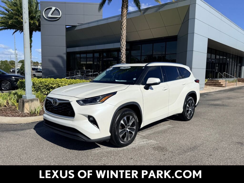 Used 2021 Toyota Highlander XLE image 1