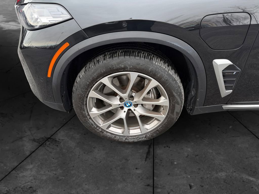 Used 2024 BMW X5 xDrive50e image 14
