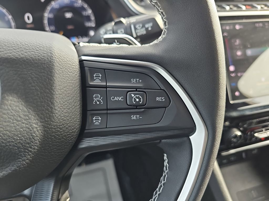 Used 2025 Jeep Grand Cherokee Laredo X w/ Luxury Tech Group I image 22