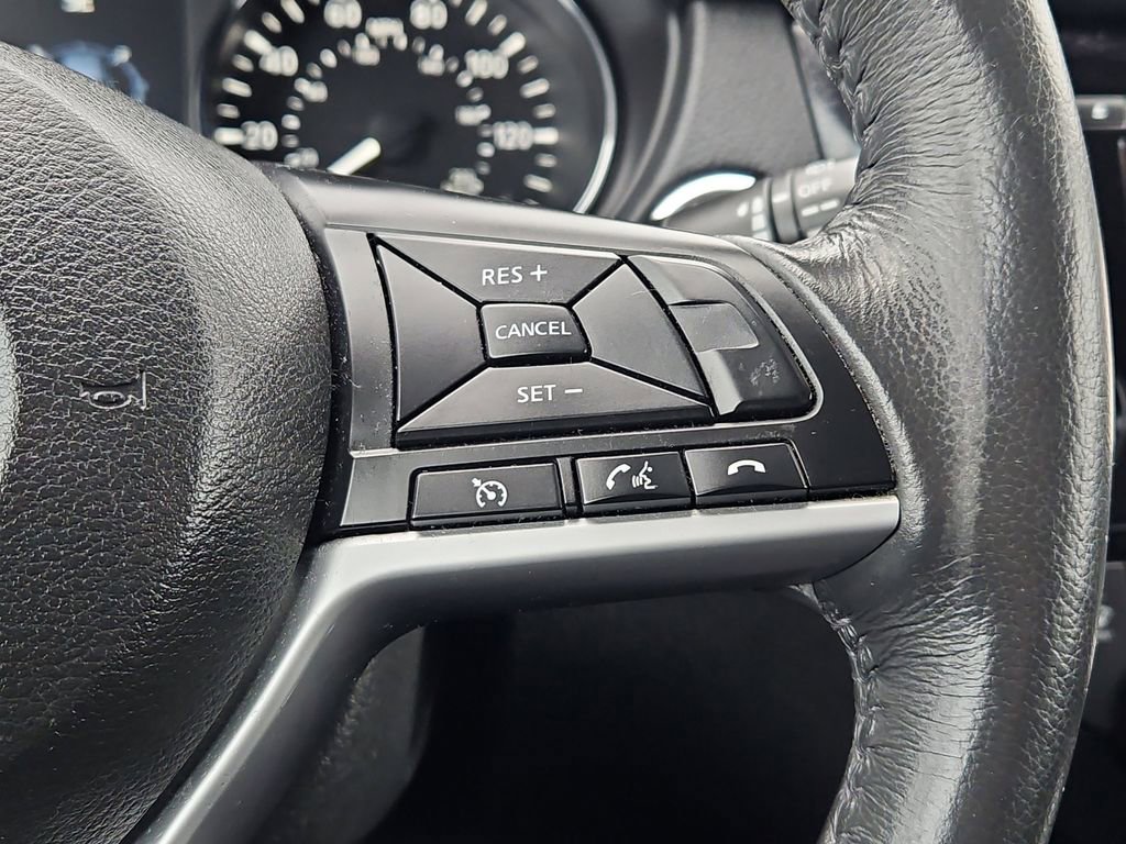 Used 2017 Nissan Rogue SL image 28