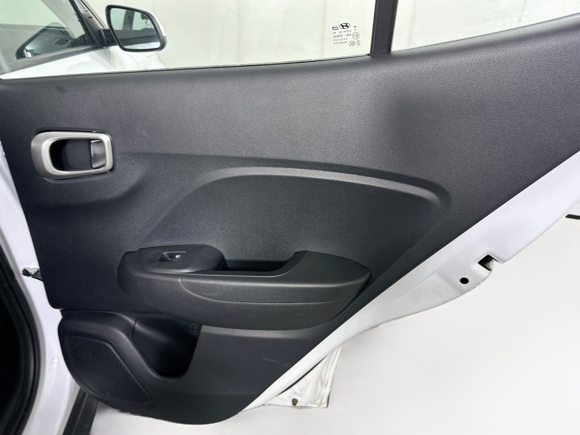 Used 2025 Hyundai Venue SEL FWD image 29