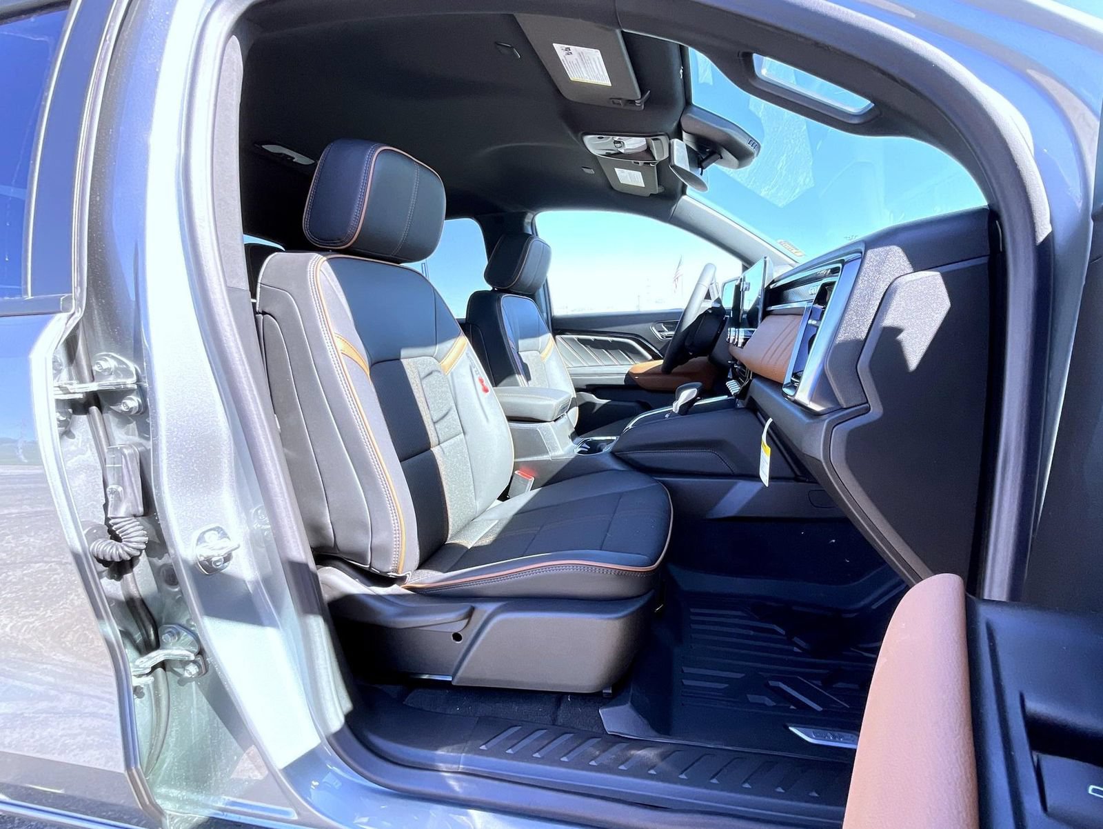 New 2026 GMC Canyon AT4 w/ Nightfall Essentials Package AWD/4WD image 15