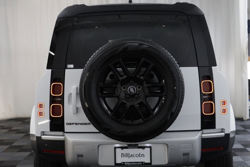 Used 2025 Land Rover Defender 110 S image 17