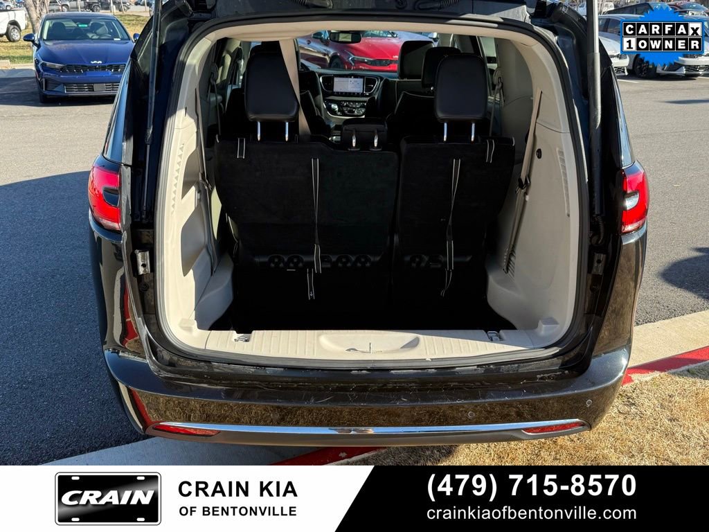 Used 2023 Chrysler Pacifica Limited image 7