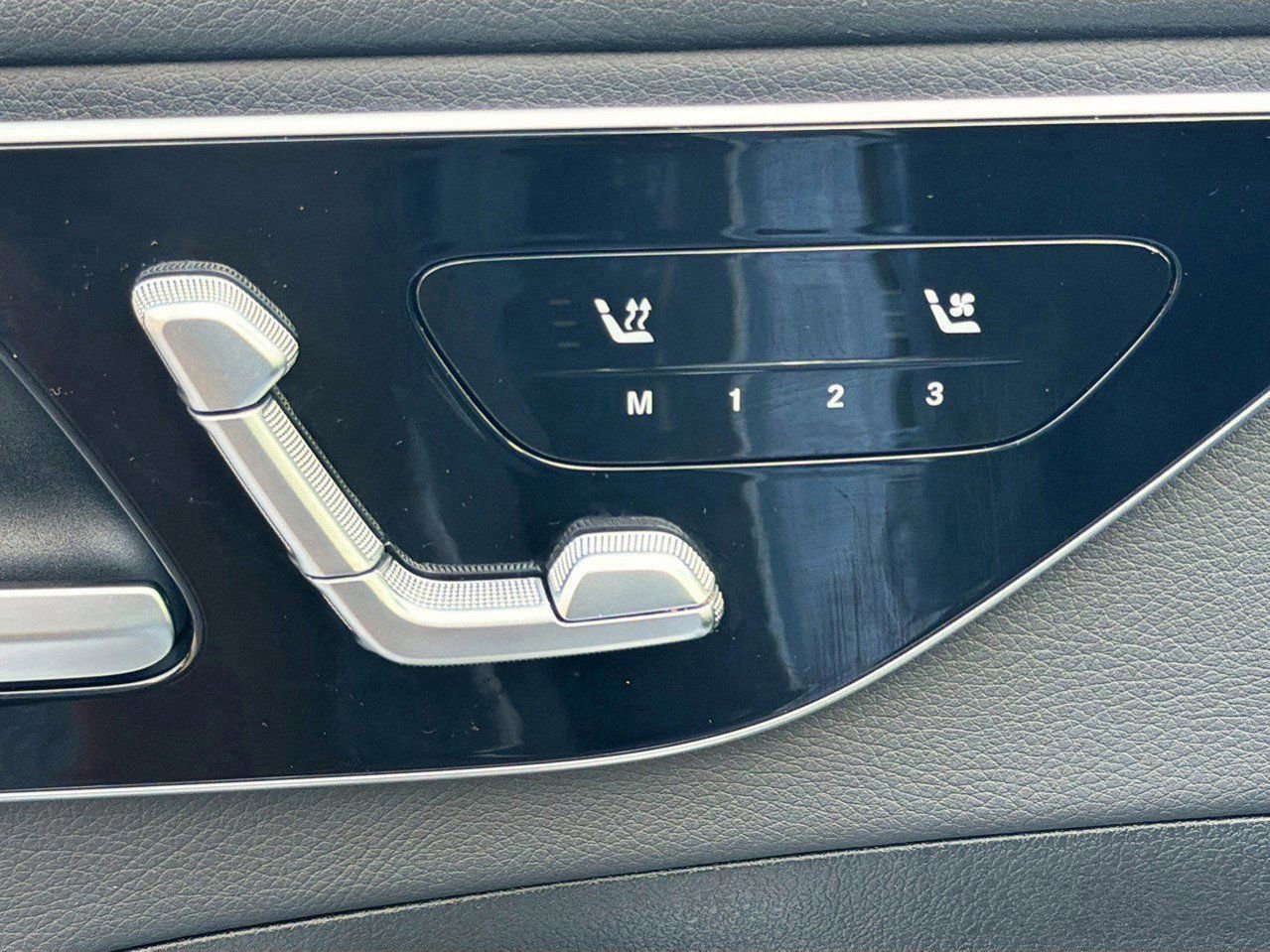 Used 2024 Mercedes-Benz C 300 Sedan image 25