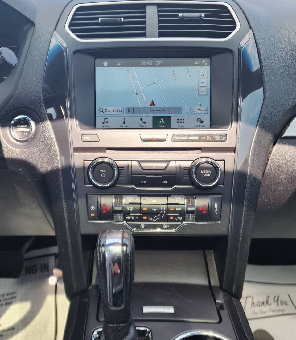 Used 2017 Ford Explorer XLT w/ Equipment Group 202A AWD/4WD image 14