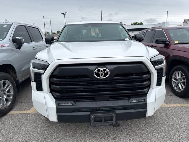 Used 2022 Toyota Tundra SR5 w/ SR5 Convenience Package RWD image 5
