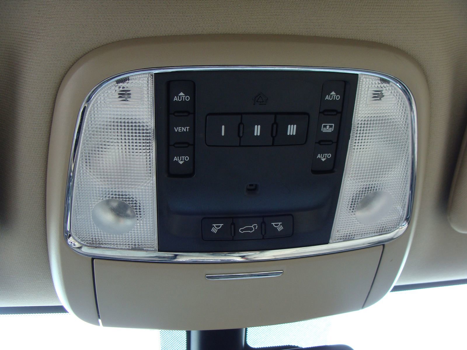 Used 2015 Jeep Grand Cherokee Limited w/ Luxury Group II image 36