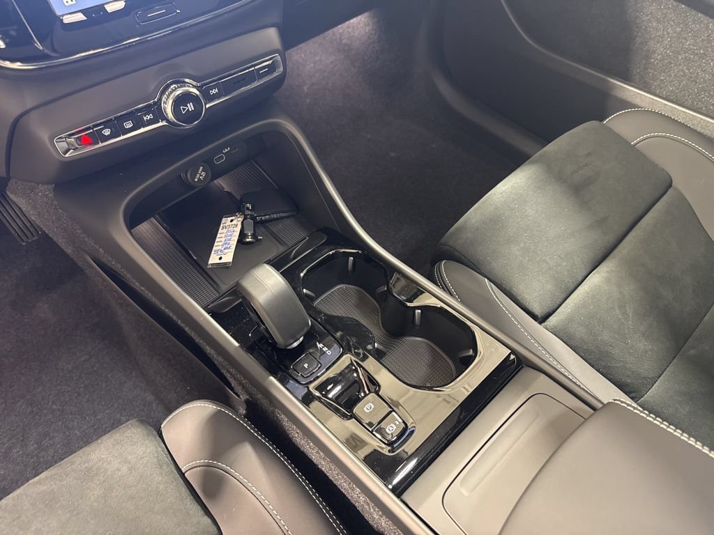 New 2026 Volvo XC40 B5 Ultra w/ Climate Package AWD/4WD image 14