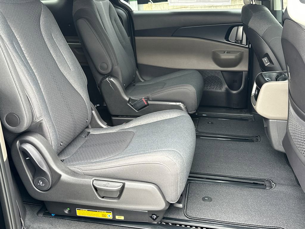 New 2026 Kia Carnival LX FWD image 13
