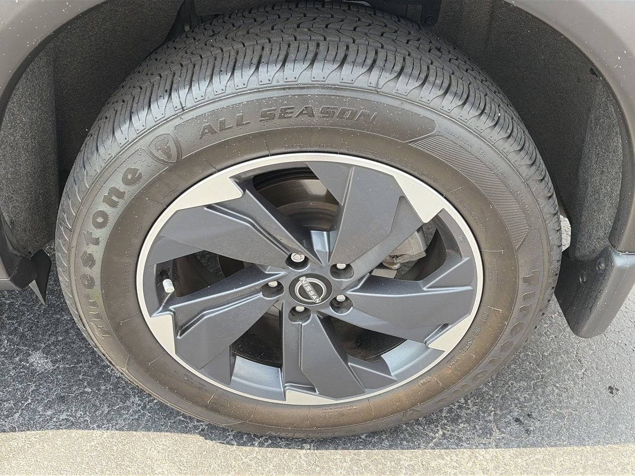 Certified 2024 Nissan Rogue SV w/ SV Premium Package FWD image 9