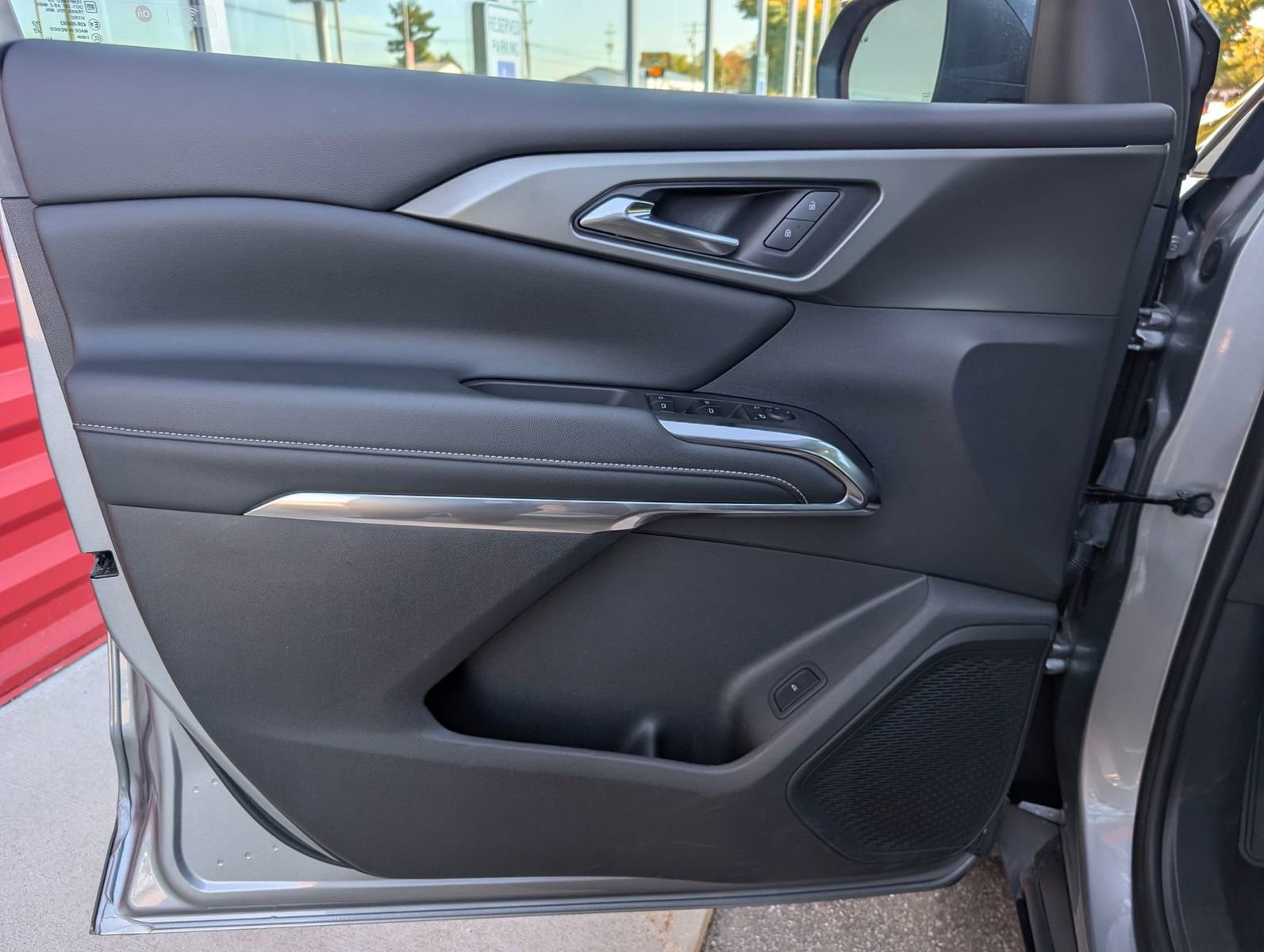 Certified 2025 Chevrolet Traverse LT image 7