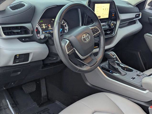 Certified 2023 Toyota Highlander XLE image 9