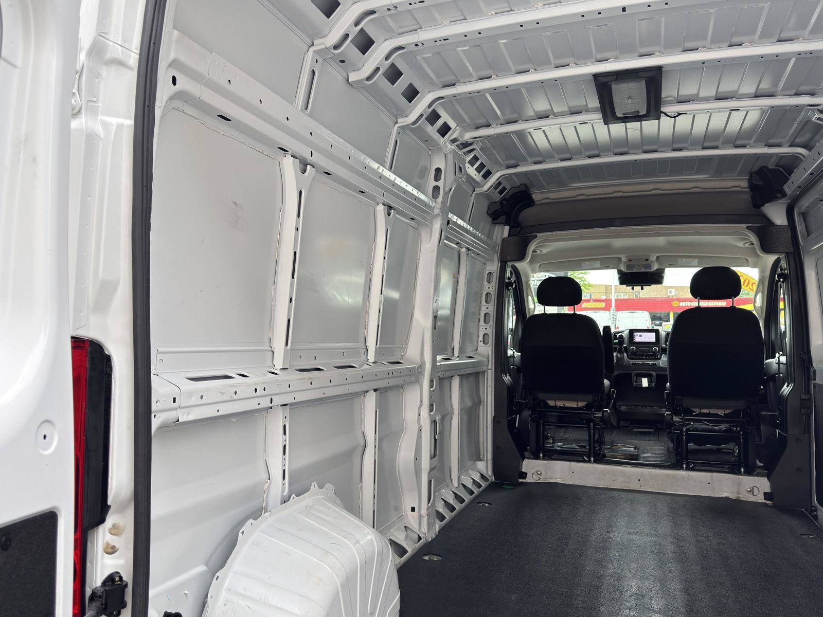 Used 2025 RAM ProMaster 2500 w/ Convenience Group FWD image 10