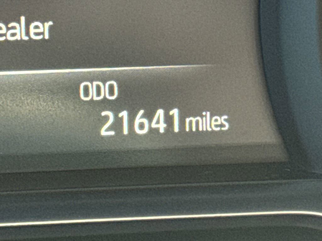 Used 2023 Toyota Venza LE AWD/4WD image 18