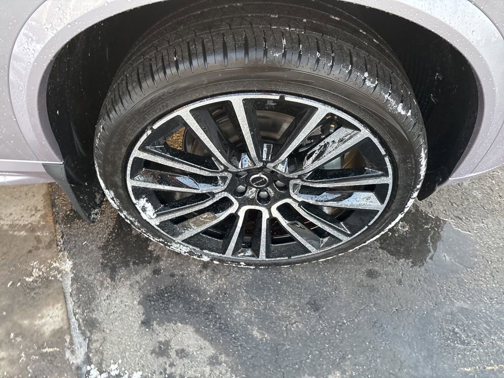 New 2026 Volvo XC90 B6 Plus w/ Protection Package Premier image 14