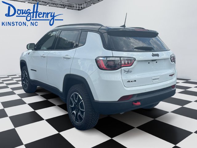 New 2026 Jeep Compass Trailhawk w/ Sun, Sound & Navigation Group AWD/4WD image 3