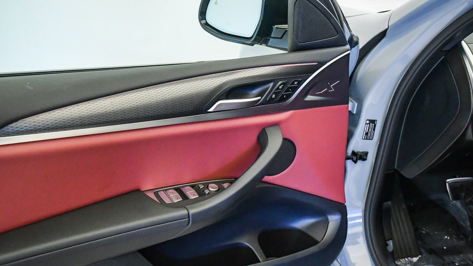 Certified 2024 BMW X4 xDrive30i w/ Premium Package image 25