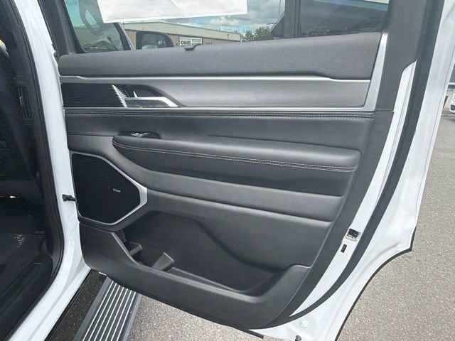 New 2026 Jeep Grand Wagoneer Limited AWD/4WD image 11