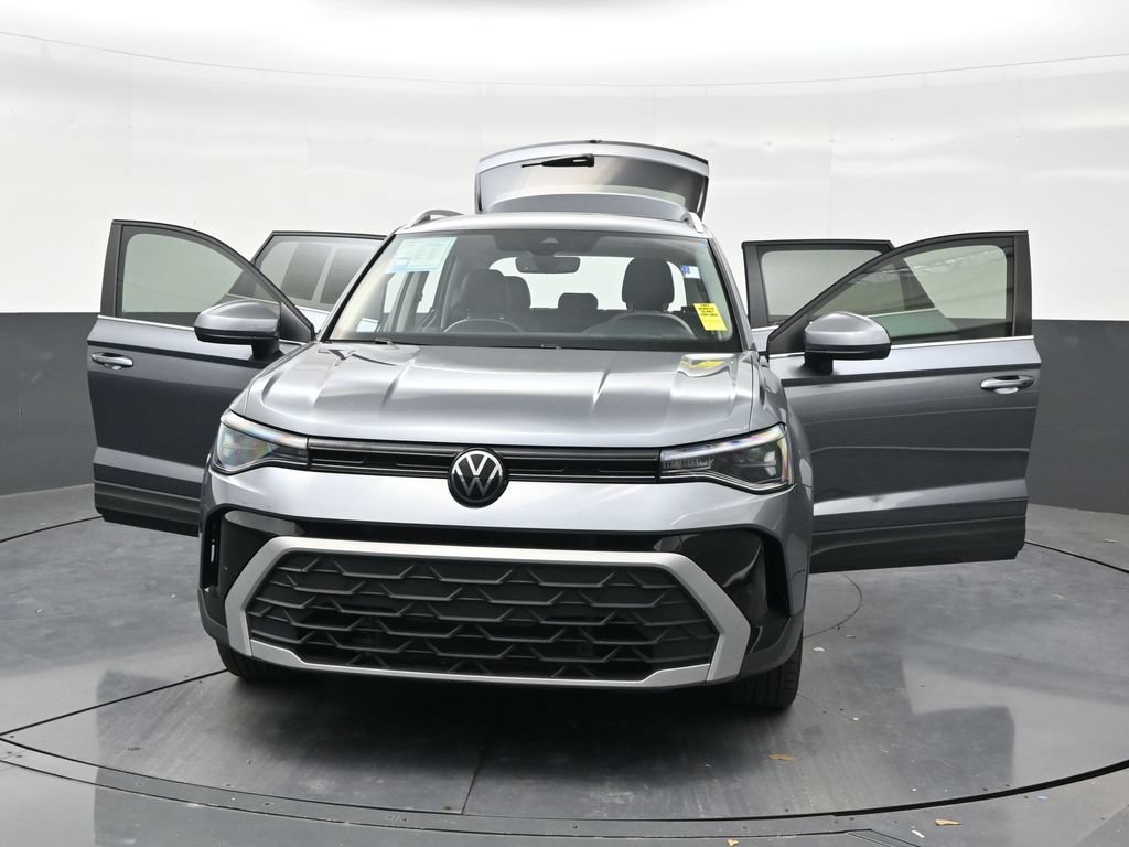 Used 2025 Volkswagen Taos SE FWD image 33
