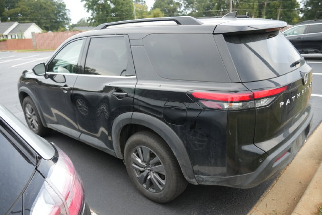 Used 2025 Nissan Pathfinder SV FWD image 15