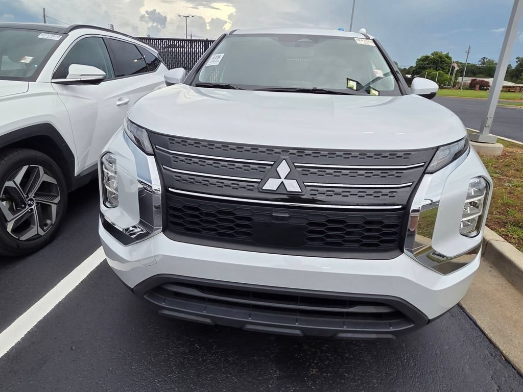 Used 2024 Mitsubishi Outlander ES FWD image 5