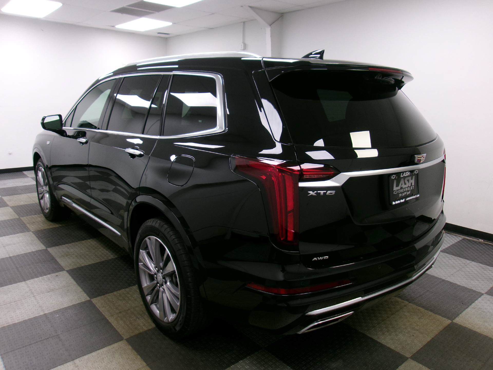 Used 2024 Cadillac XT6 Premium Luxury w/ Technology Package AWD/4WD image 2