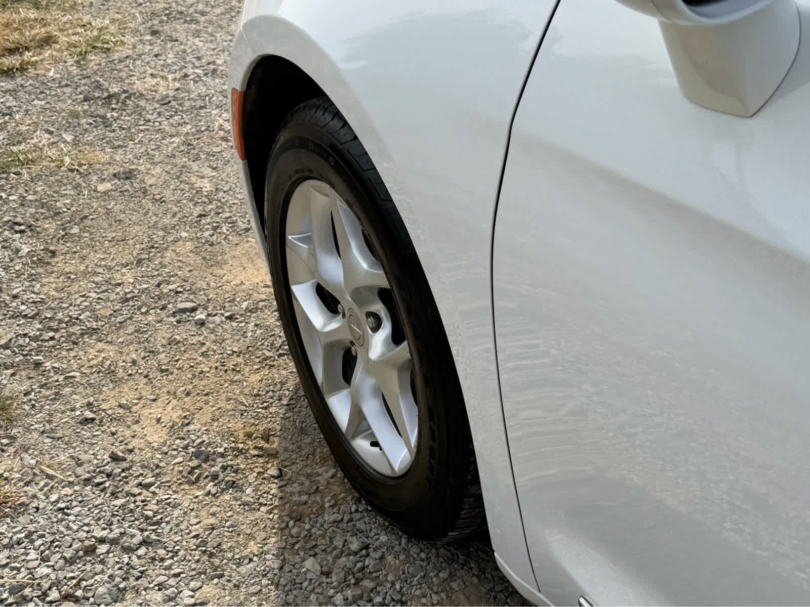 Used 2017 Chrysler Pacifica Touring-L Plus w/ Tire & Wheel Group FWD image 7