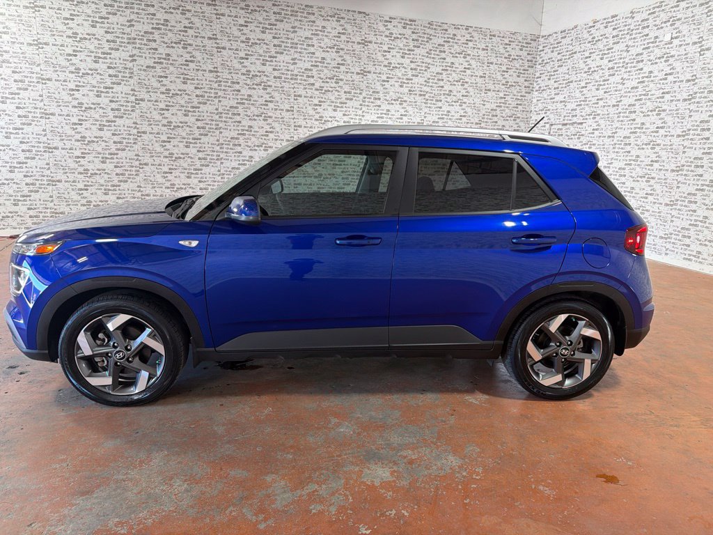 Certified 2024 Hyundai Venue Limited FWD image 4