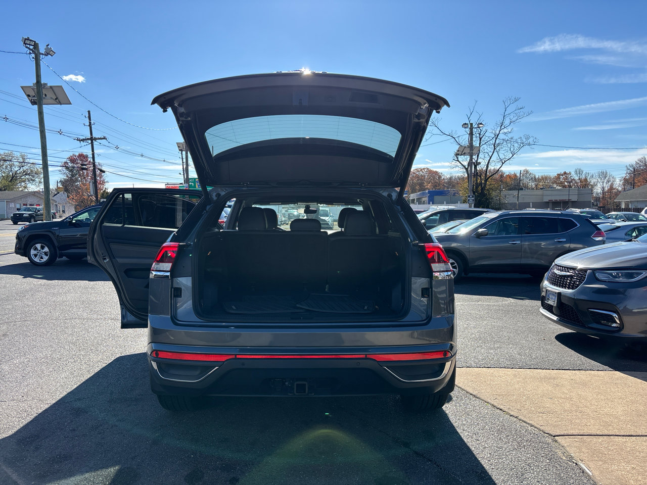 Used 2021 Volkswagen Atlas Cross Sport SE image 23