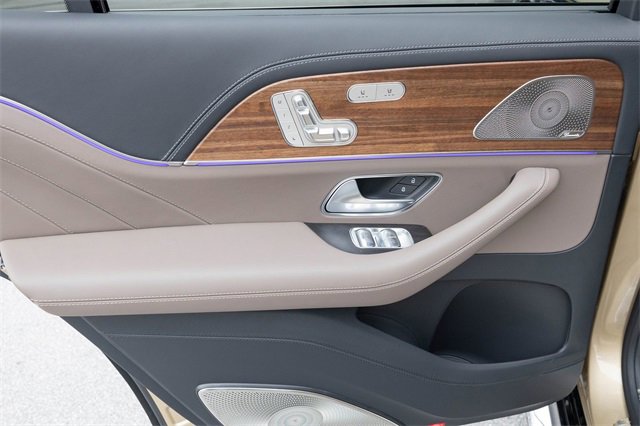 New 2026 Mercedes-Benz Maybach GLS 600 4MATIC image 13