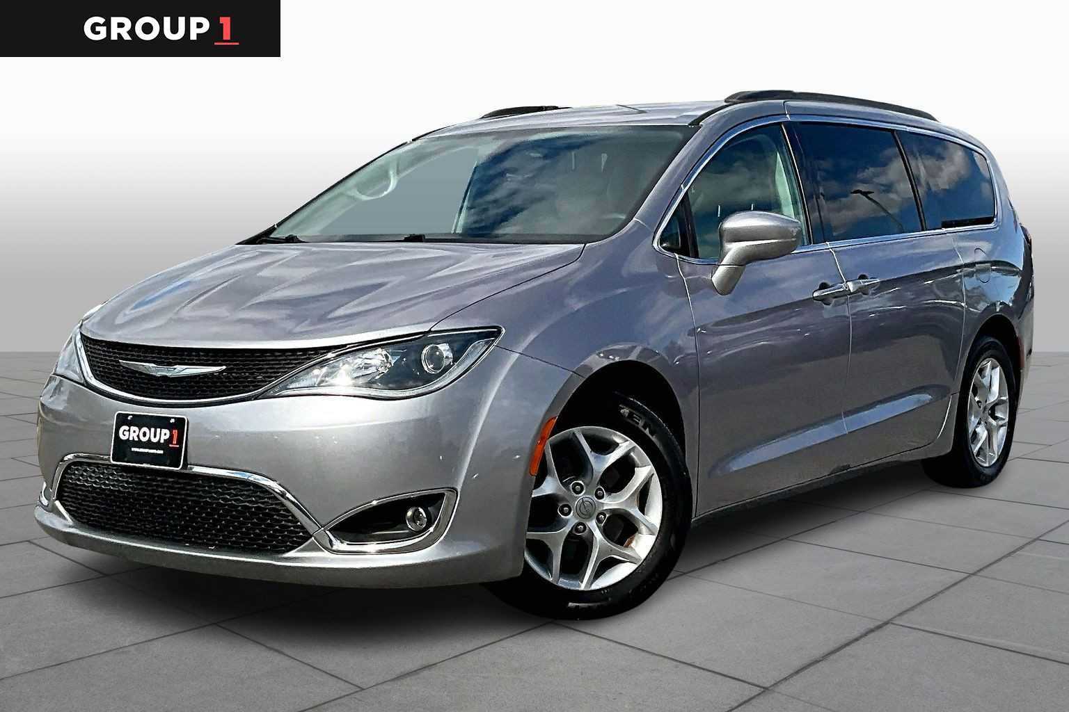 Used 2017 Chrysler Pacifica Touring-L w/ Tire & Wheel Group