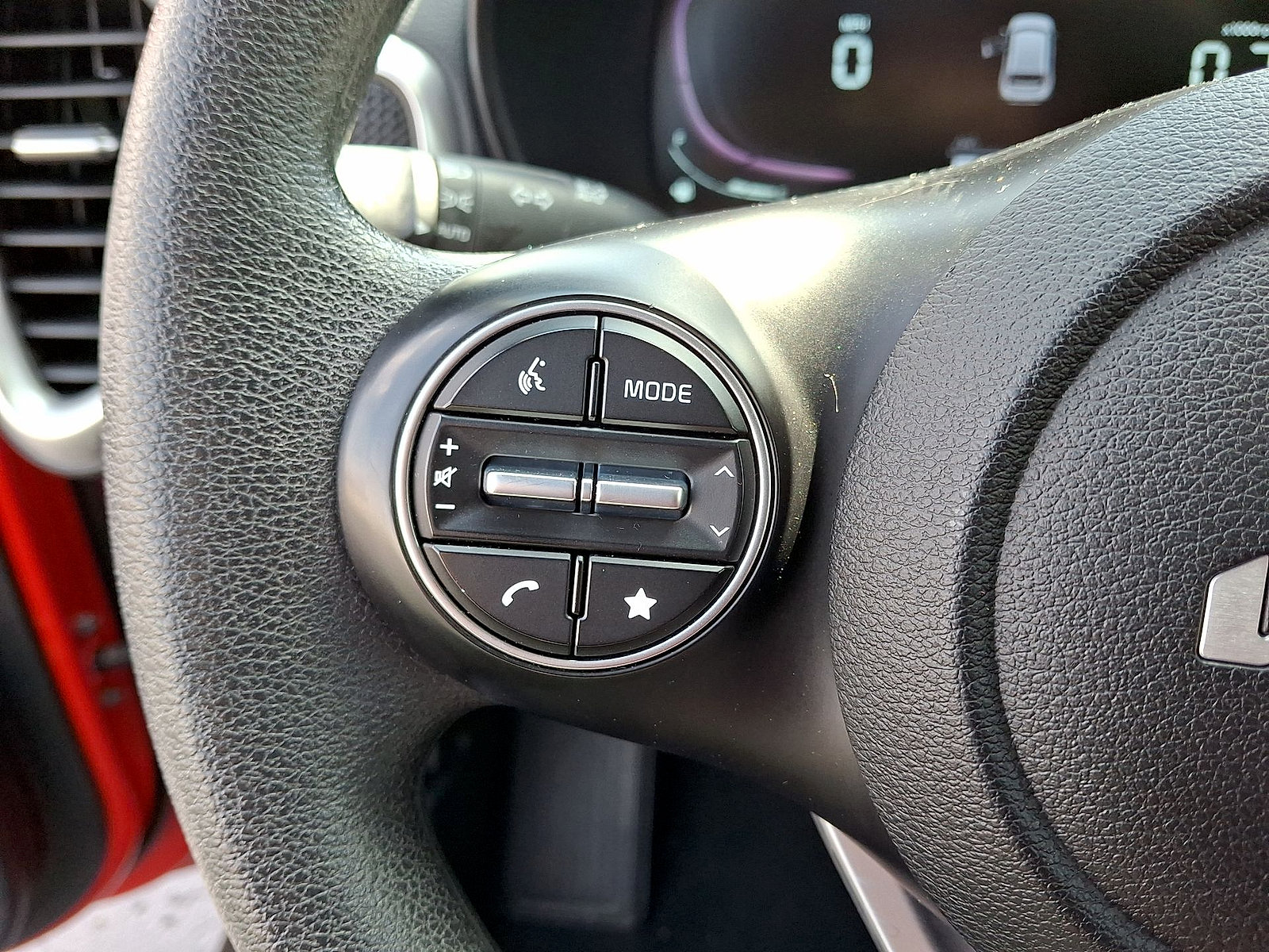 Used 2023 Kia Soul LX w/ LX Technology Package FWD image 17
