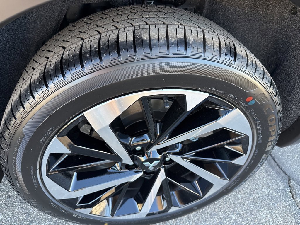 New 2025 Mitsubishi Outlander SE image 11