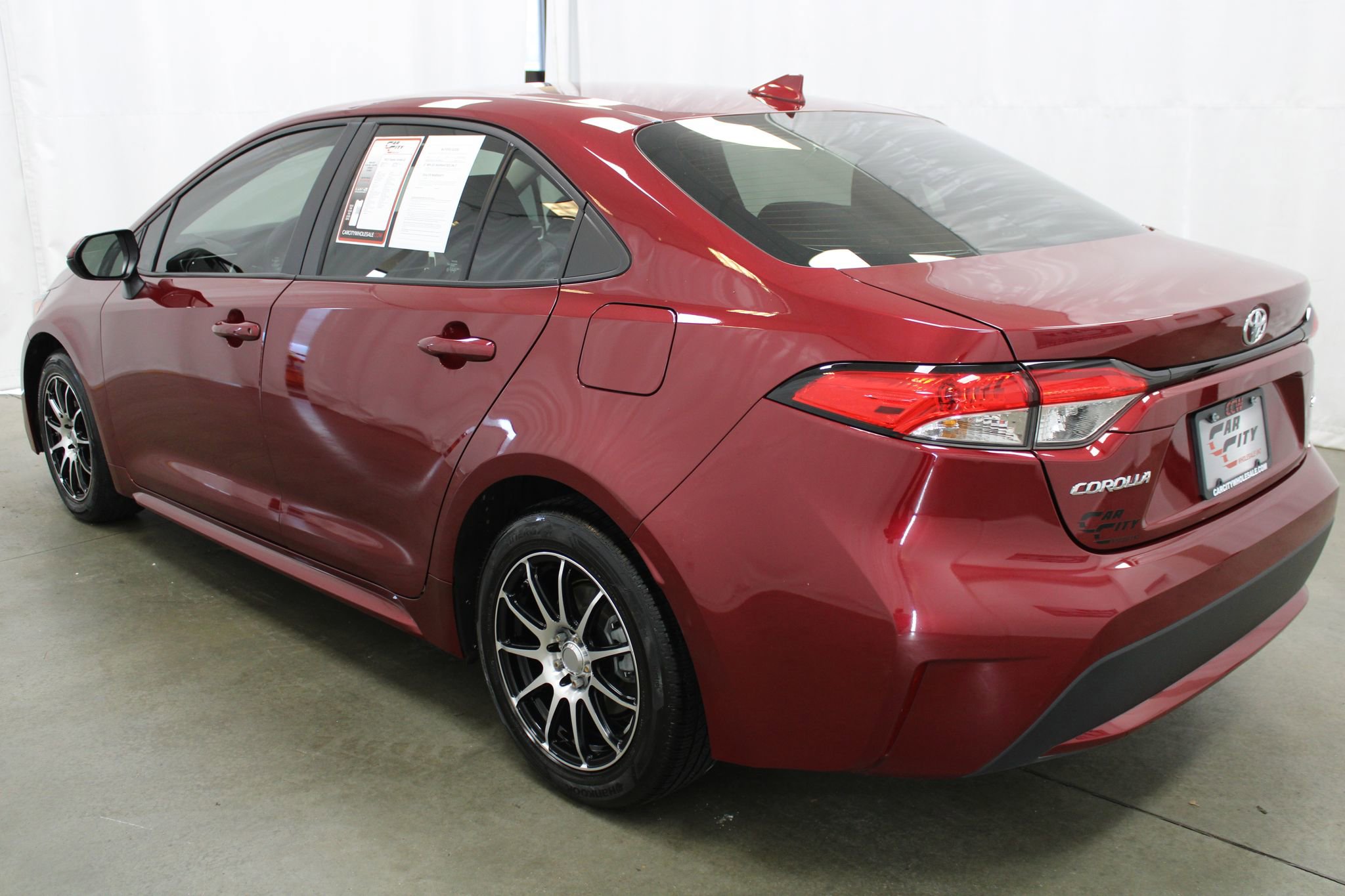 Used 2022 Toyota Corolla LE image 6