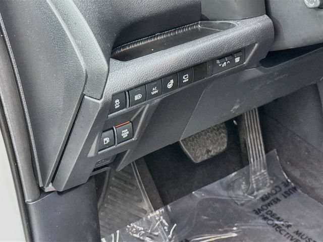 Used 2025 Toyota Sienna Platinum AWD/4WD image 10