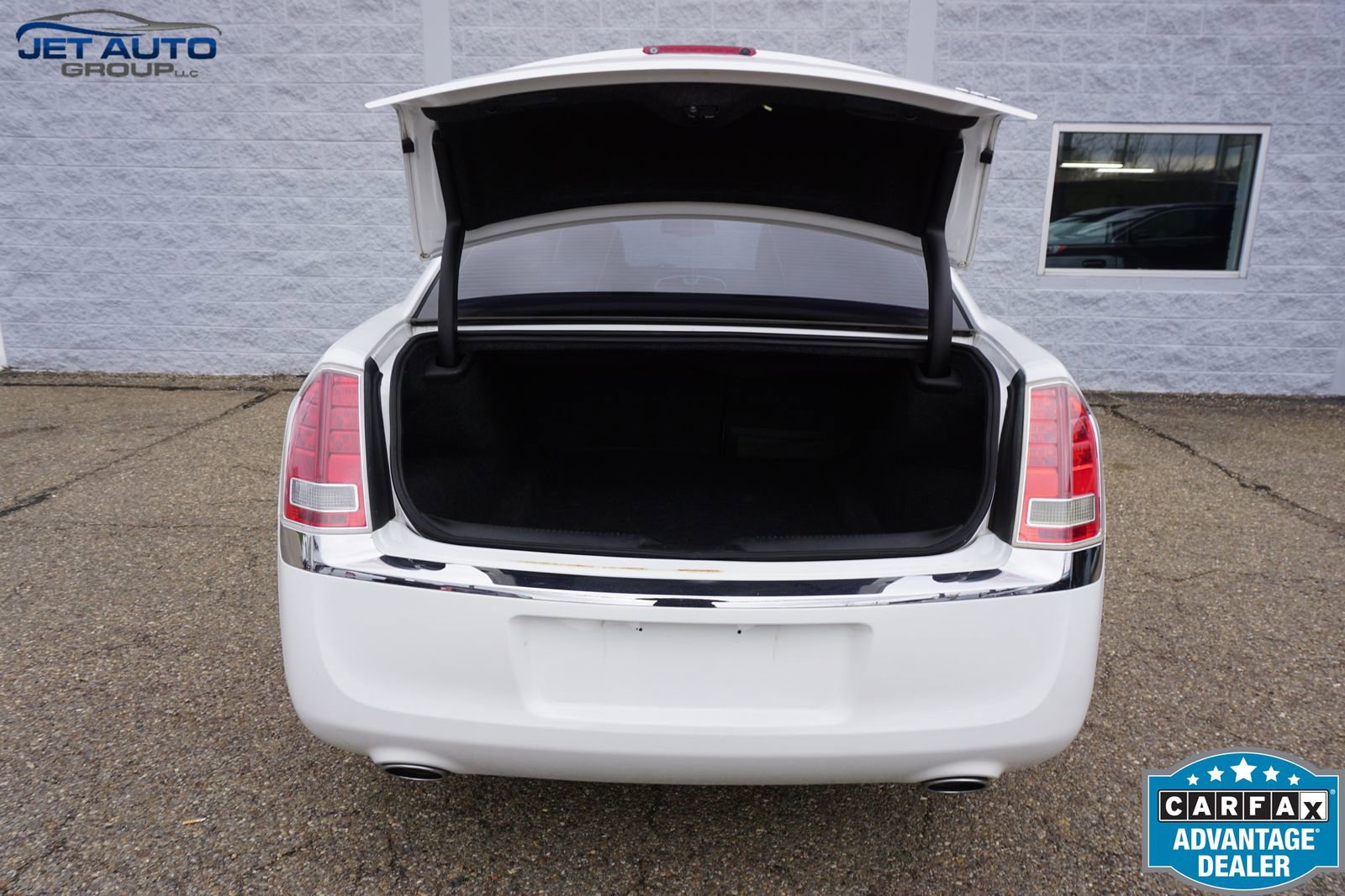 Used 2014 Chrysler 300 AWD w/ Driver Convenience Group image 16