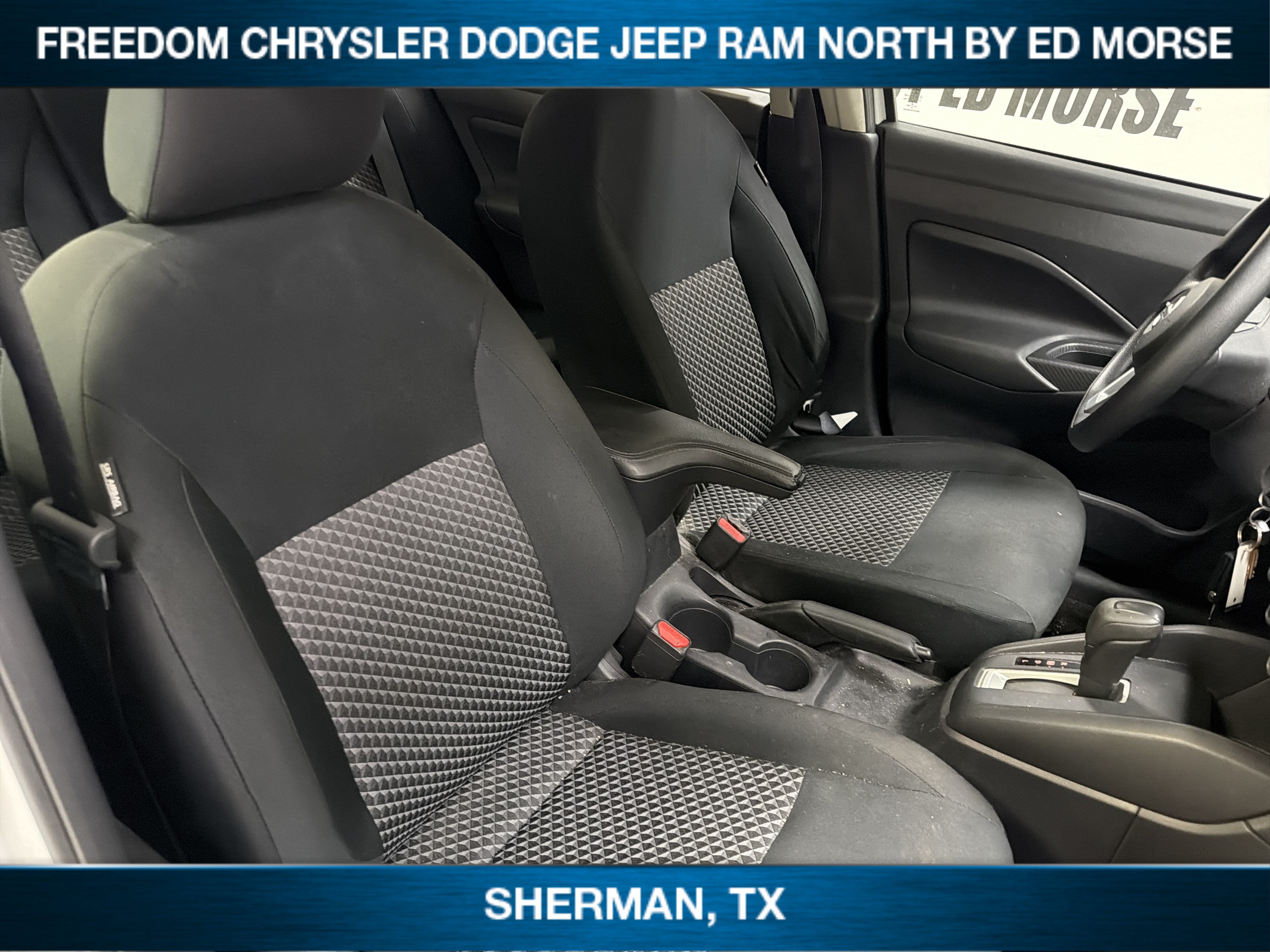 Used 2022 Nissan Versa S FWD image 2