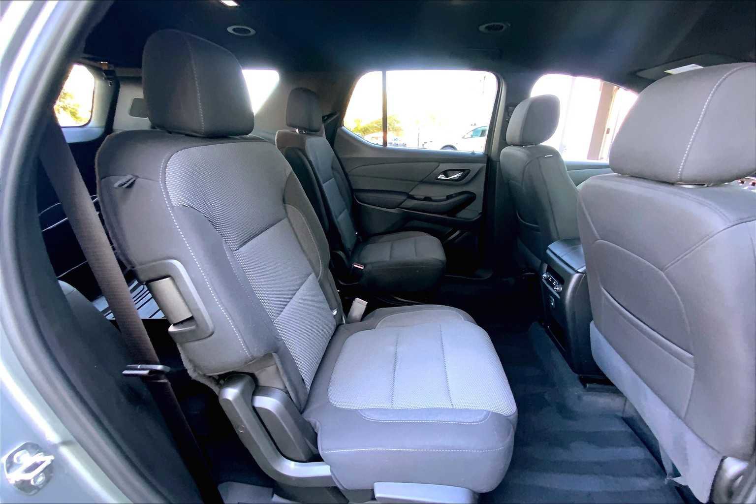 Used 2023 Chevrolet Traverse LT image 19