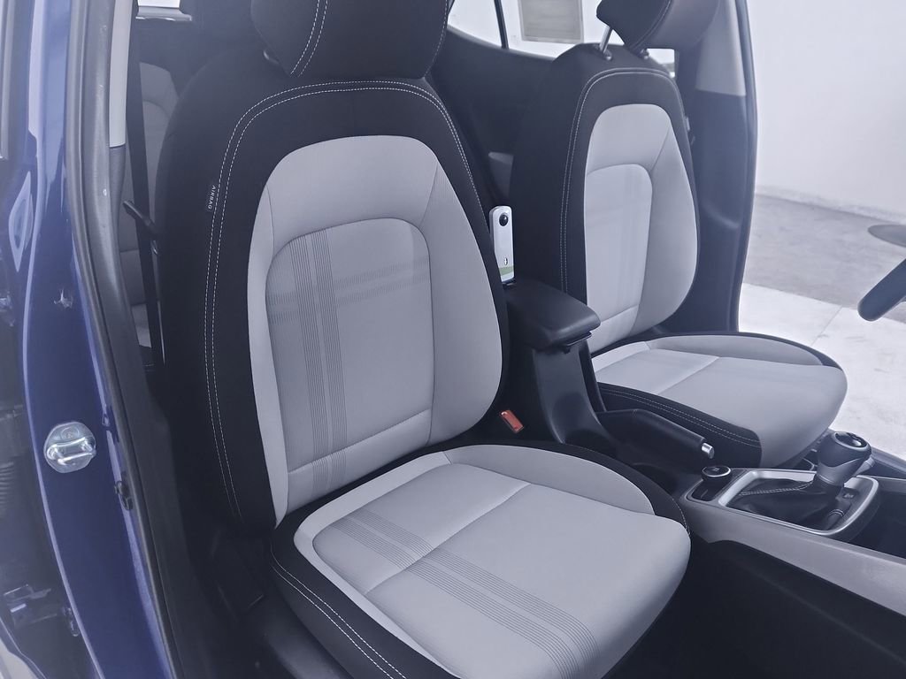 Used 2025 Hyundai Venue SEL FWD image 22