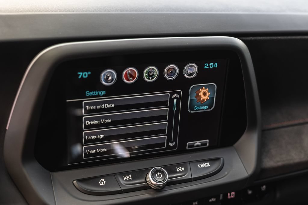 Used 2018 Chevrolet Camaro ZL1 RWD image 9